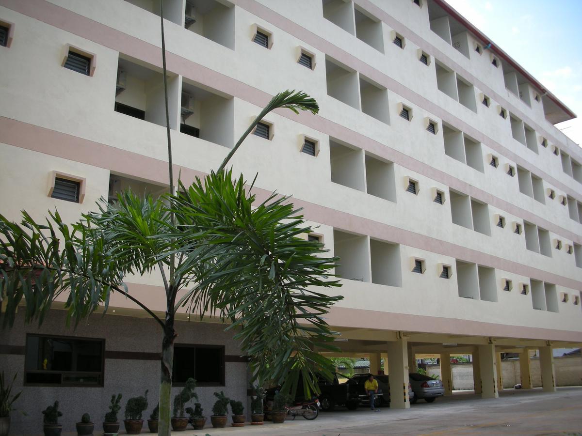 Veerasuda Condotel Ratchaburi Екстер'єр фото